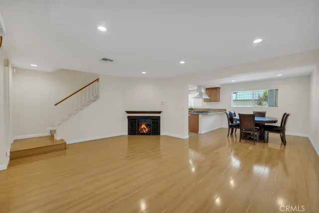 $3,500 | 18550 Hatteras Street, Unit 76, Tarzana, CA 91356