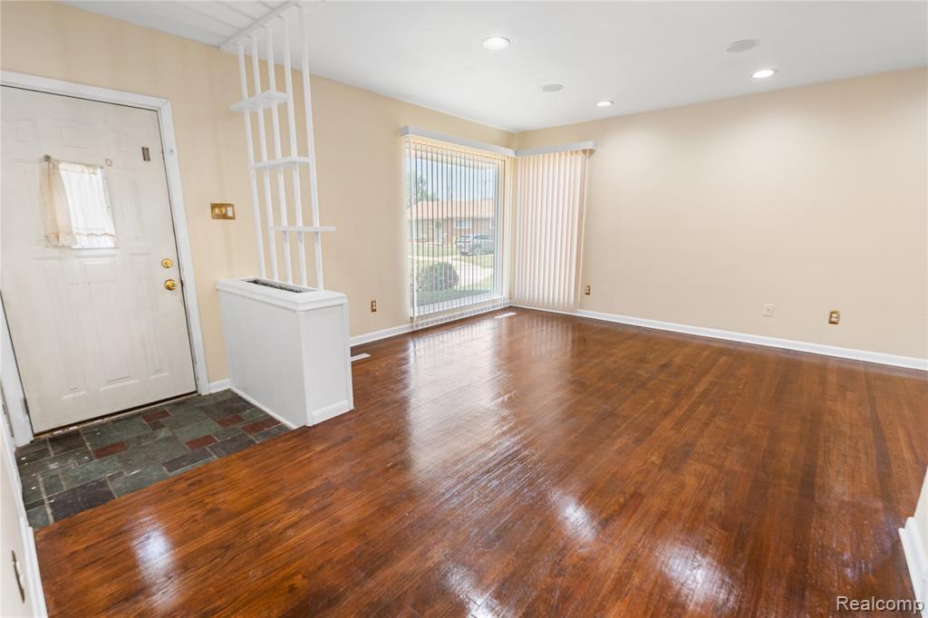 20540 Sunderland Road Detroit, MI 48219 - Photo 4 of 23 Gallery Image 4