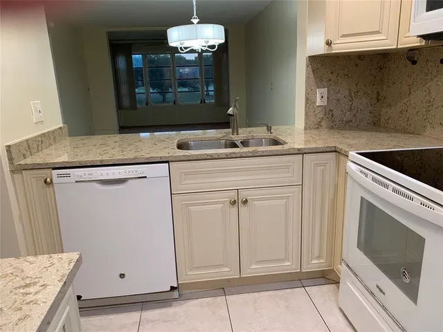 $205,000 | 9460 Poinciana Place, Unit 203, Davie, FL 33324