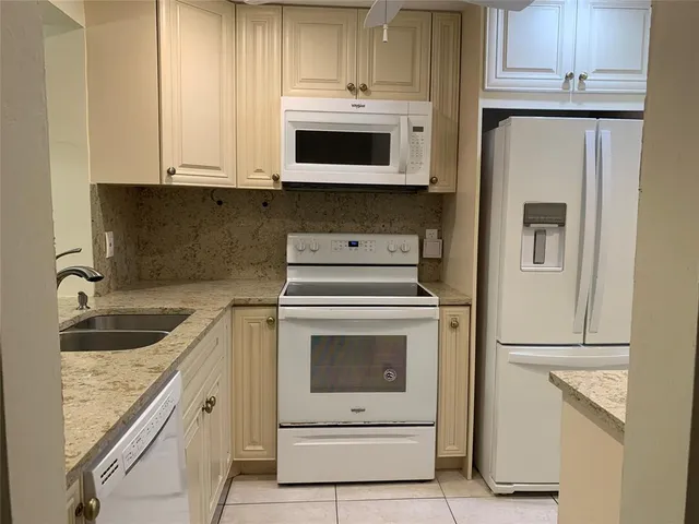 $205,000 | 9460 Poinciana Place, Unit 203, Davie, FL 33324