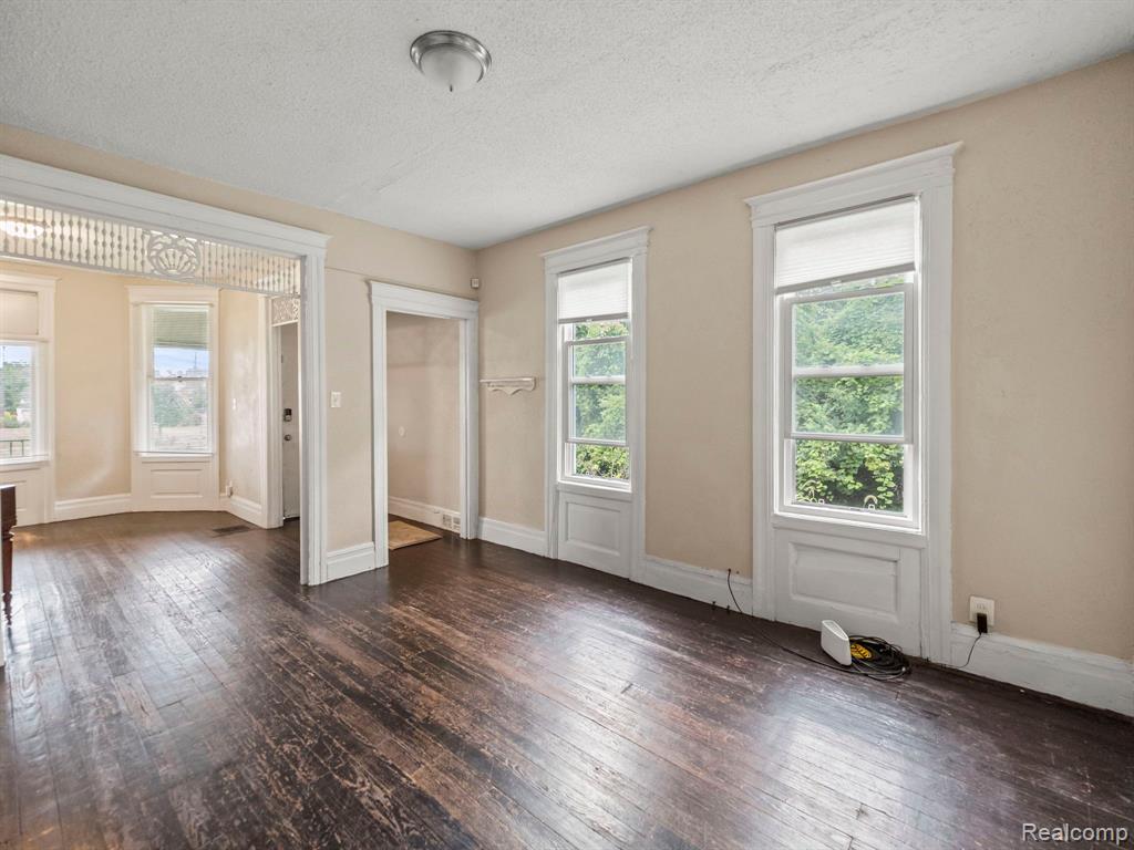 1789 Field Street Detroit, MI 48214 - Photo 14 of 49