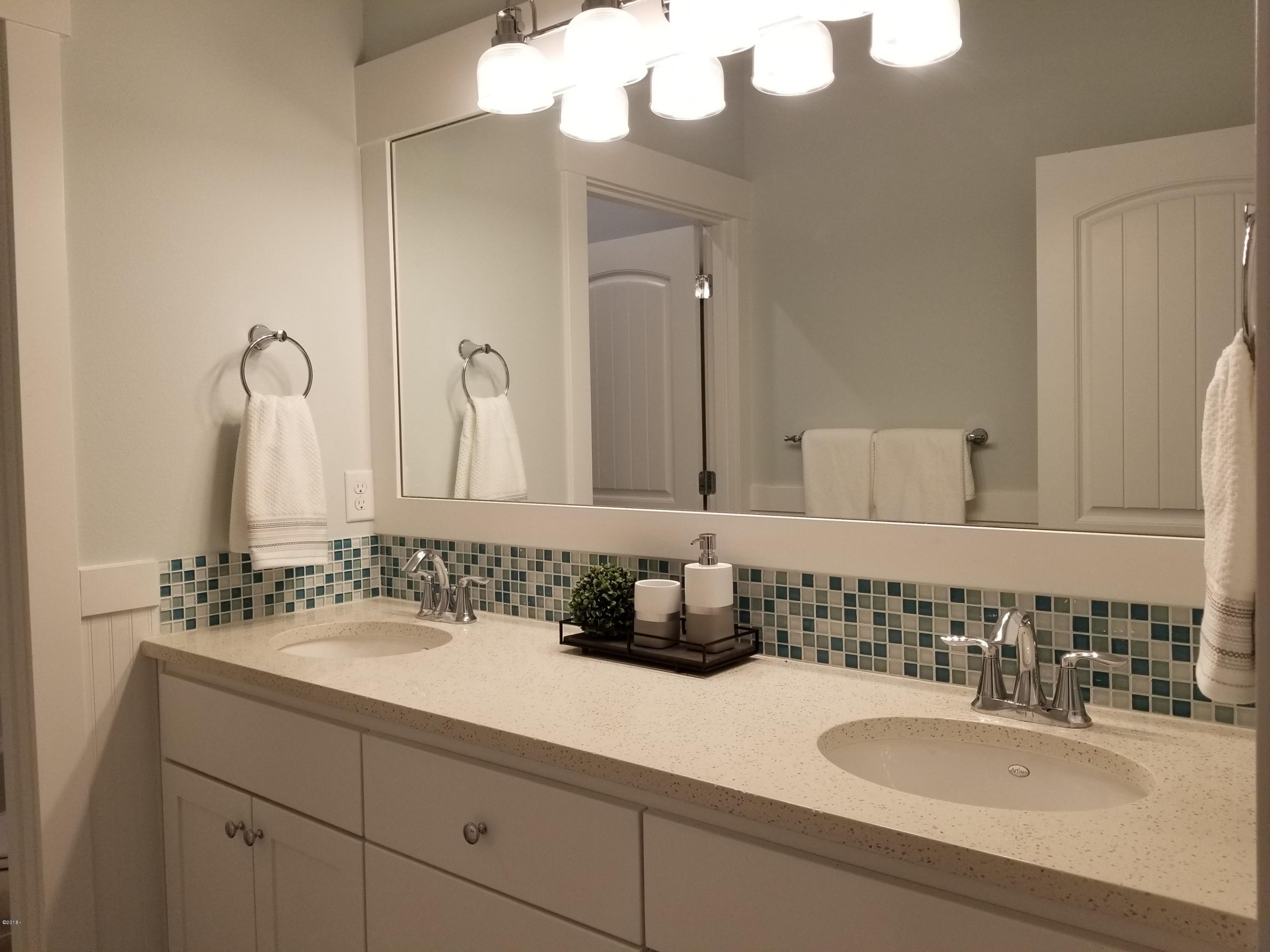 34790 Lahaina Loop Road Pacific City, OR 97135 - Photo 3 of 30 Main Bathroom