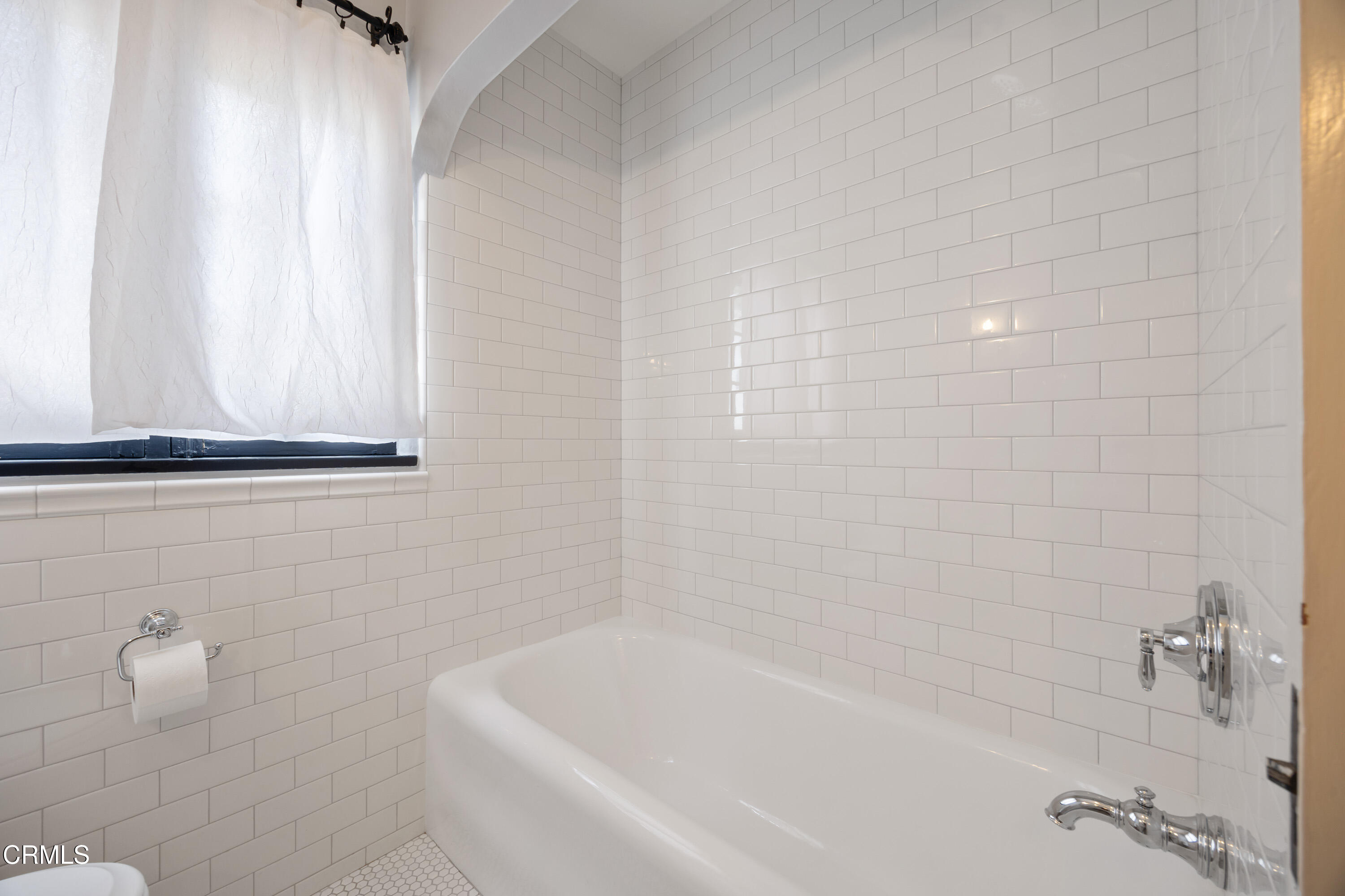 974 Athens Street Altadena, CA 91001 - Photo 18 of 24 a bathroom with a tub