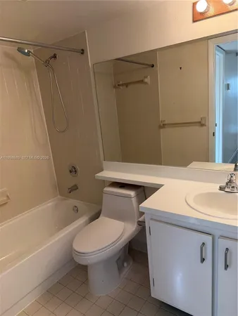 $1,850 | 550 South Park Road, Unit 248, Hollywood, FL 33021