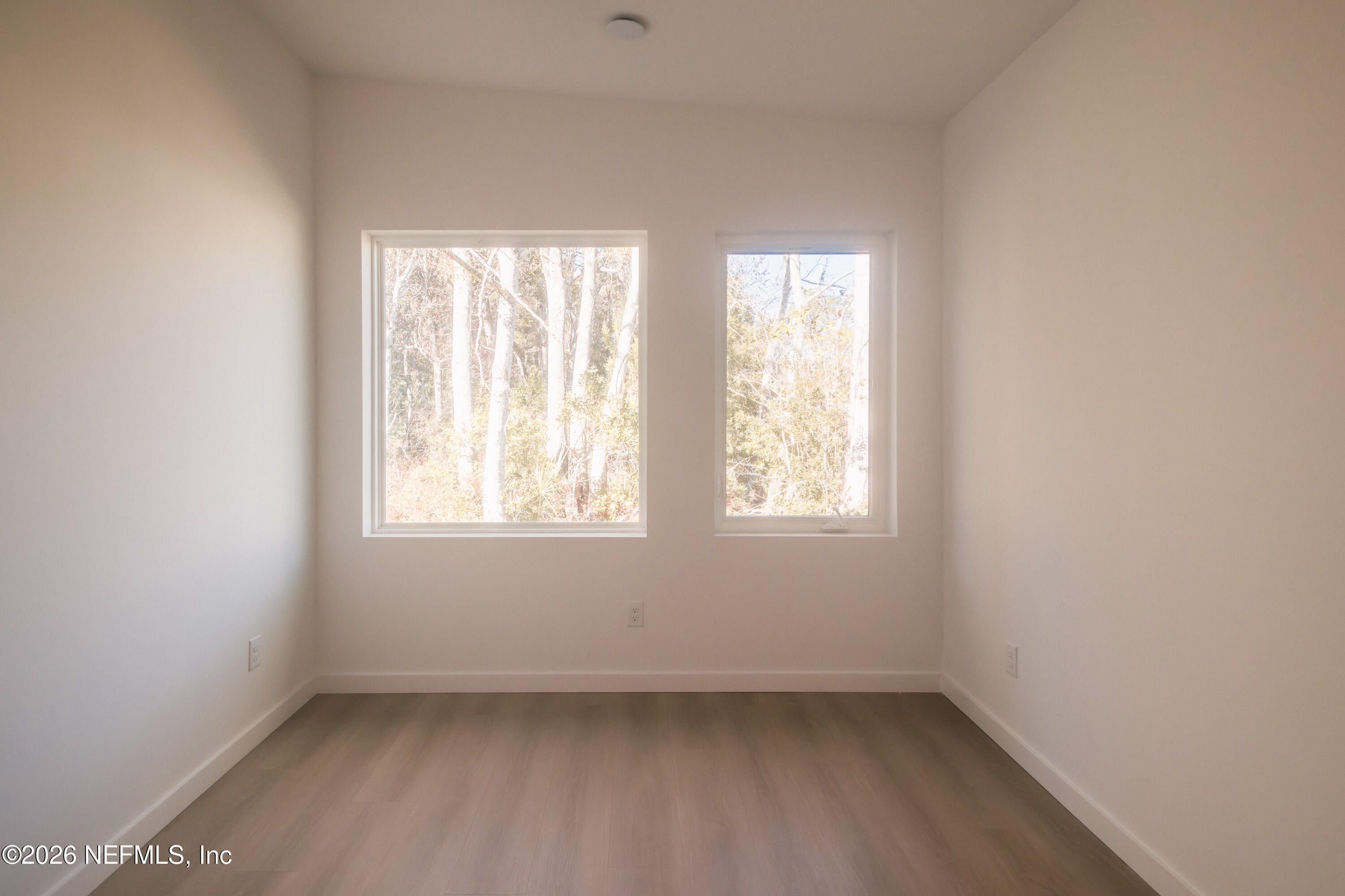 572 Woodlawn Road St. Augustine, FL 32084 - Photo 12 of 15 an empty room with a window