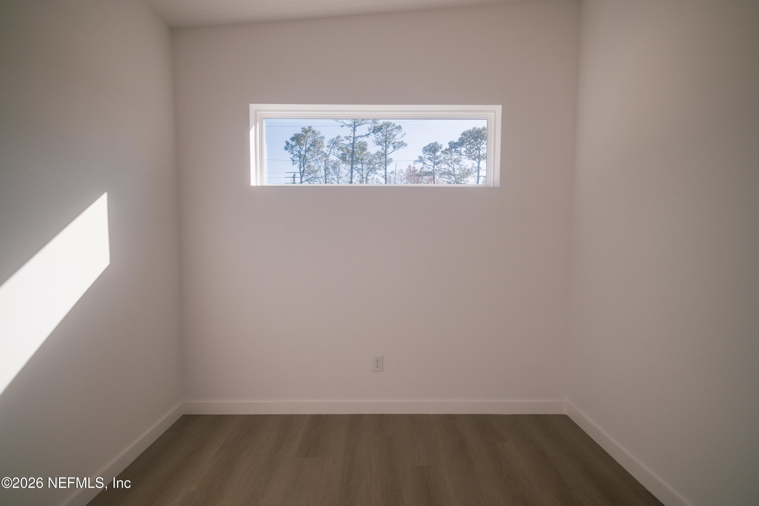 572 Woodlawn Road St. Augustine, FL 32084 - Photo 13 of 15 an empty room with a window