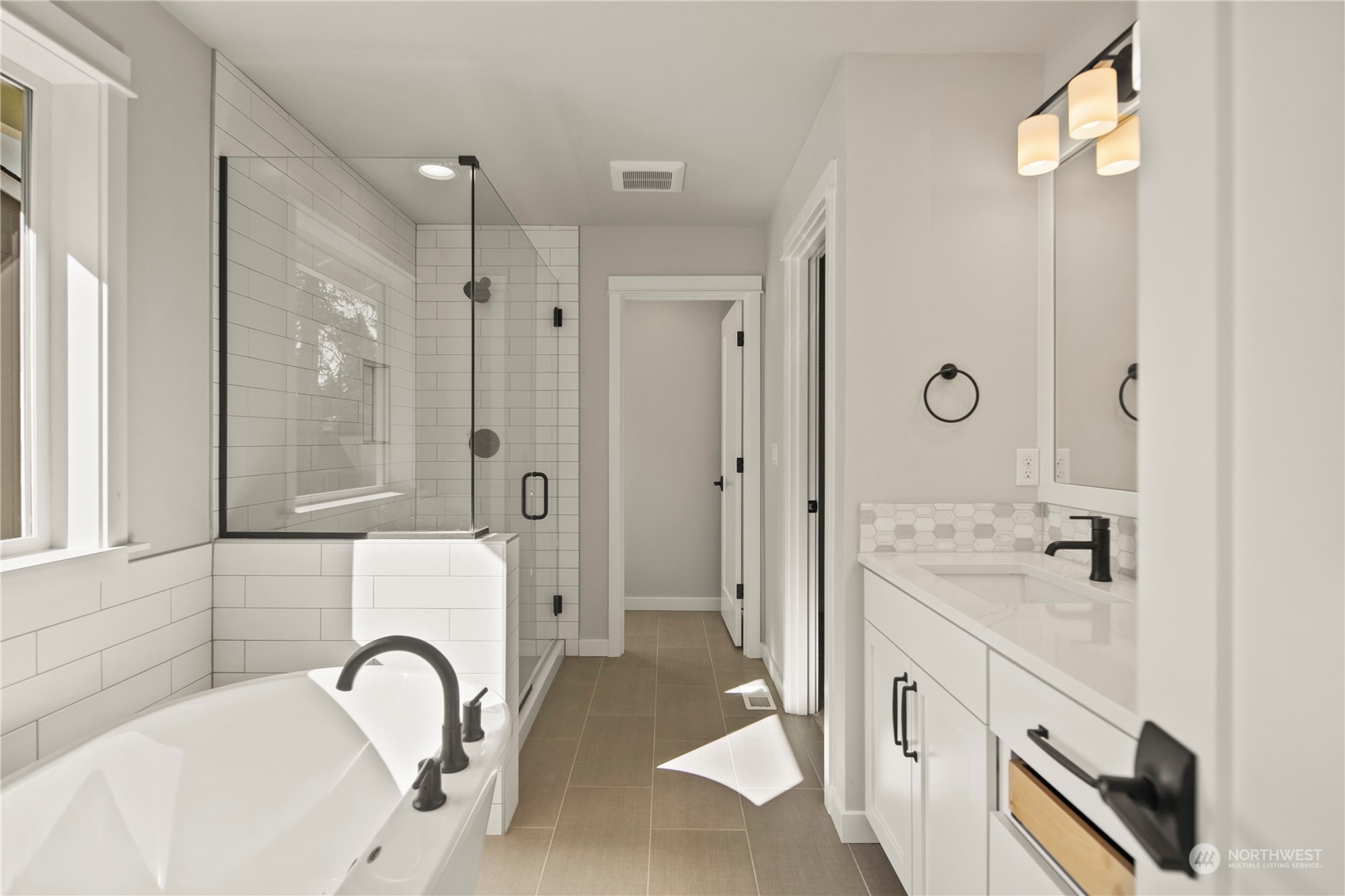 22538 Meridian Avenue South Bothell, WA 98021 - Photo 20 of 36 Gallery Image 20