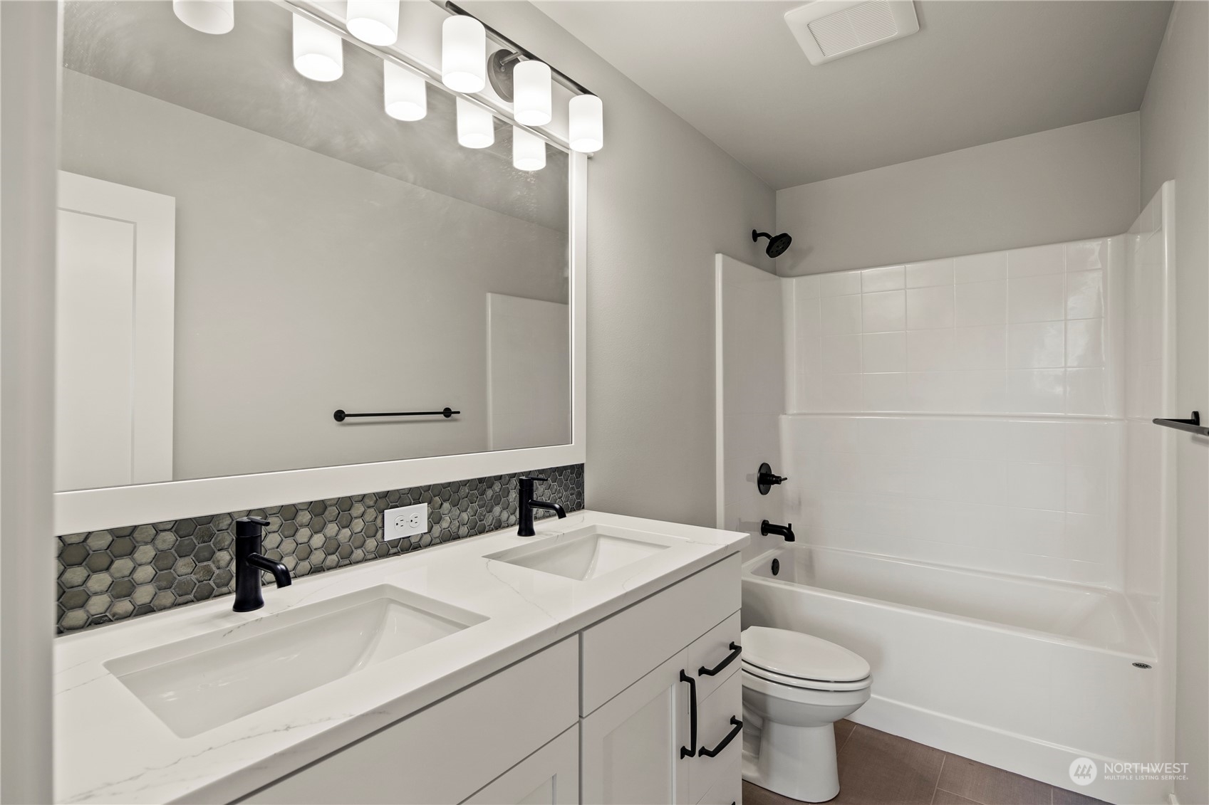 22538 Meridian Avenue South Bothell, WA 98021 - Photo 28 of 36 Gallery Image 28