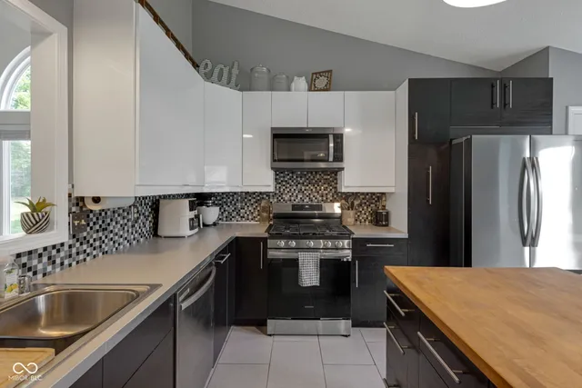 $344,900 | 1015 East Killian Drive, Mooresville, IN 46158