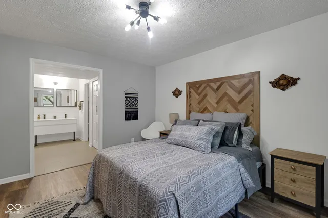 $344,900 | 1015 East Killian Drive, Mooresville, IN 46158