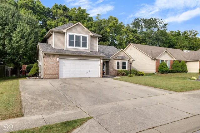 $344,900 | 1015 East Killian Drive, Mooresville, IN 46158