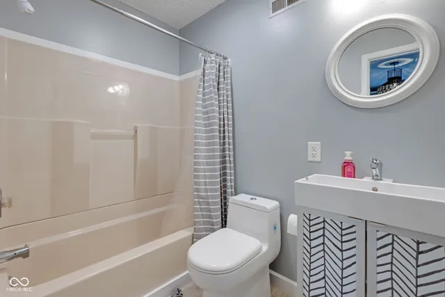 $344,900 | 1015 East Killian Drive, Mooresville, IN 46158