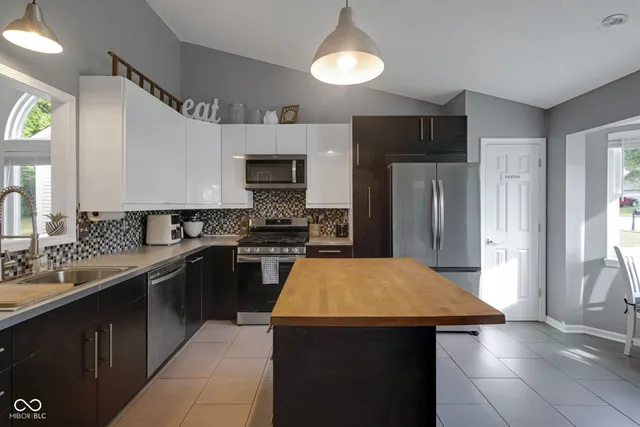 $344,900 | 1015 East Killian Drive, Mooresville, IN 46158