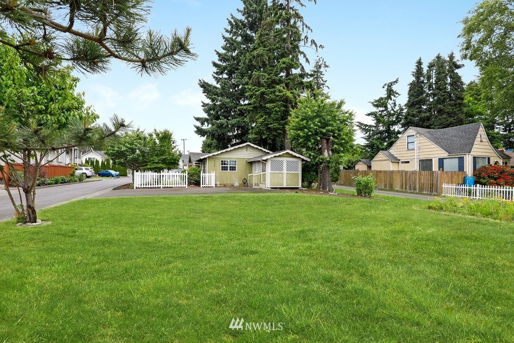 6428 Cady Road Everett, WA 98203 - Photo 2 of 24