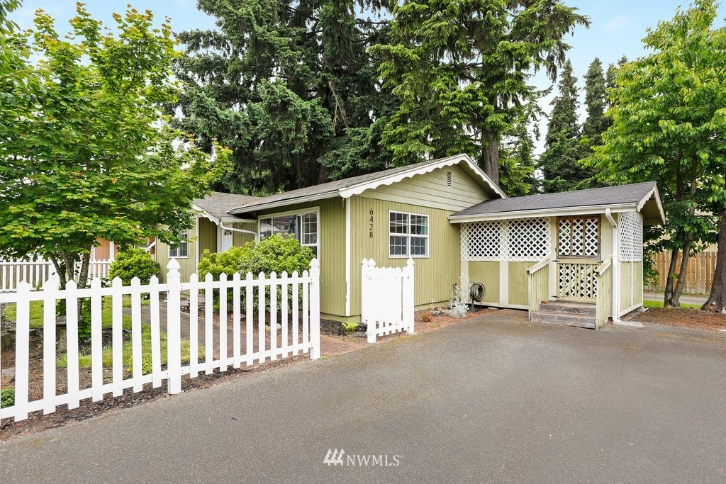 6428 Cady Road Everett, WA 98203 - Photo 3 of 24