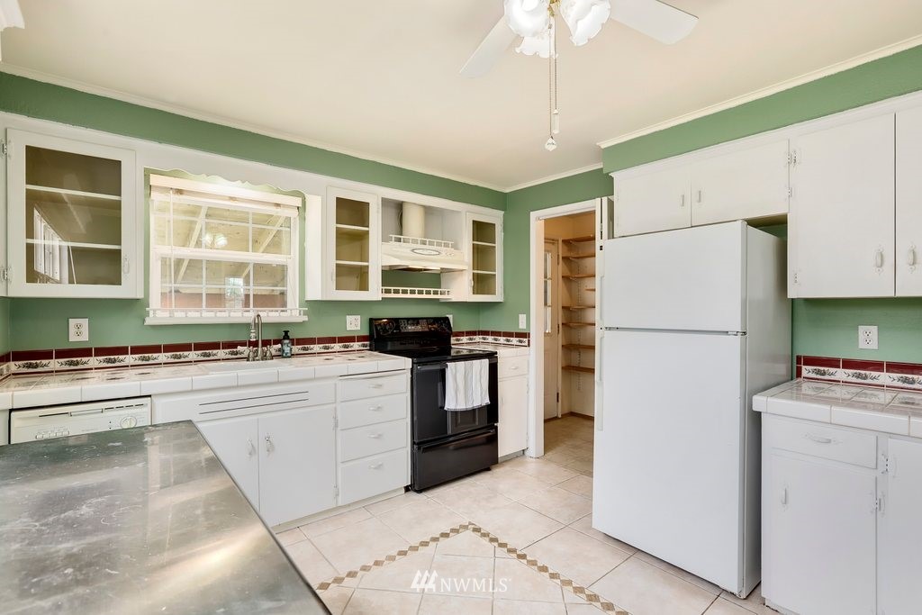 6428 Cady Road Everett, WA 98203 - Photo 8 of 24