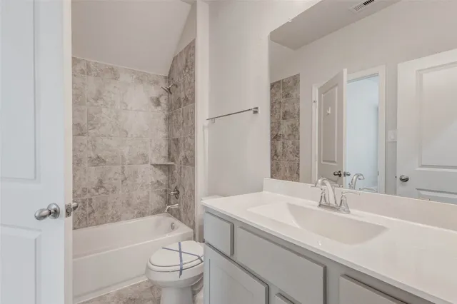 $3,600 | 30627 South Creek Way, Fulshear, TX 77441