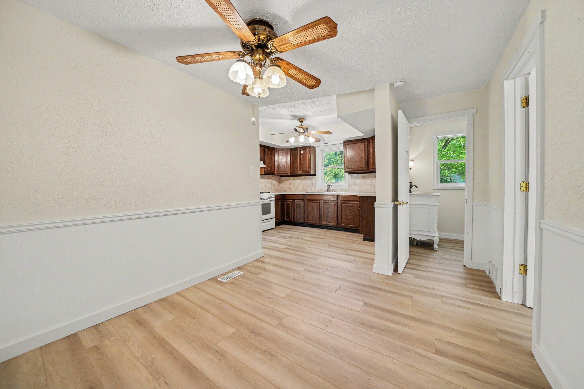 310 South Philip Road Niles, MI 49120 - Photo 15 of 32 Dining Area