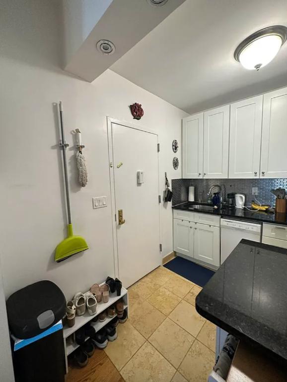 147 East 61st Street, Unit 4B Manhattan, NY 10065 - Photo 4 of 8 Photo 4