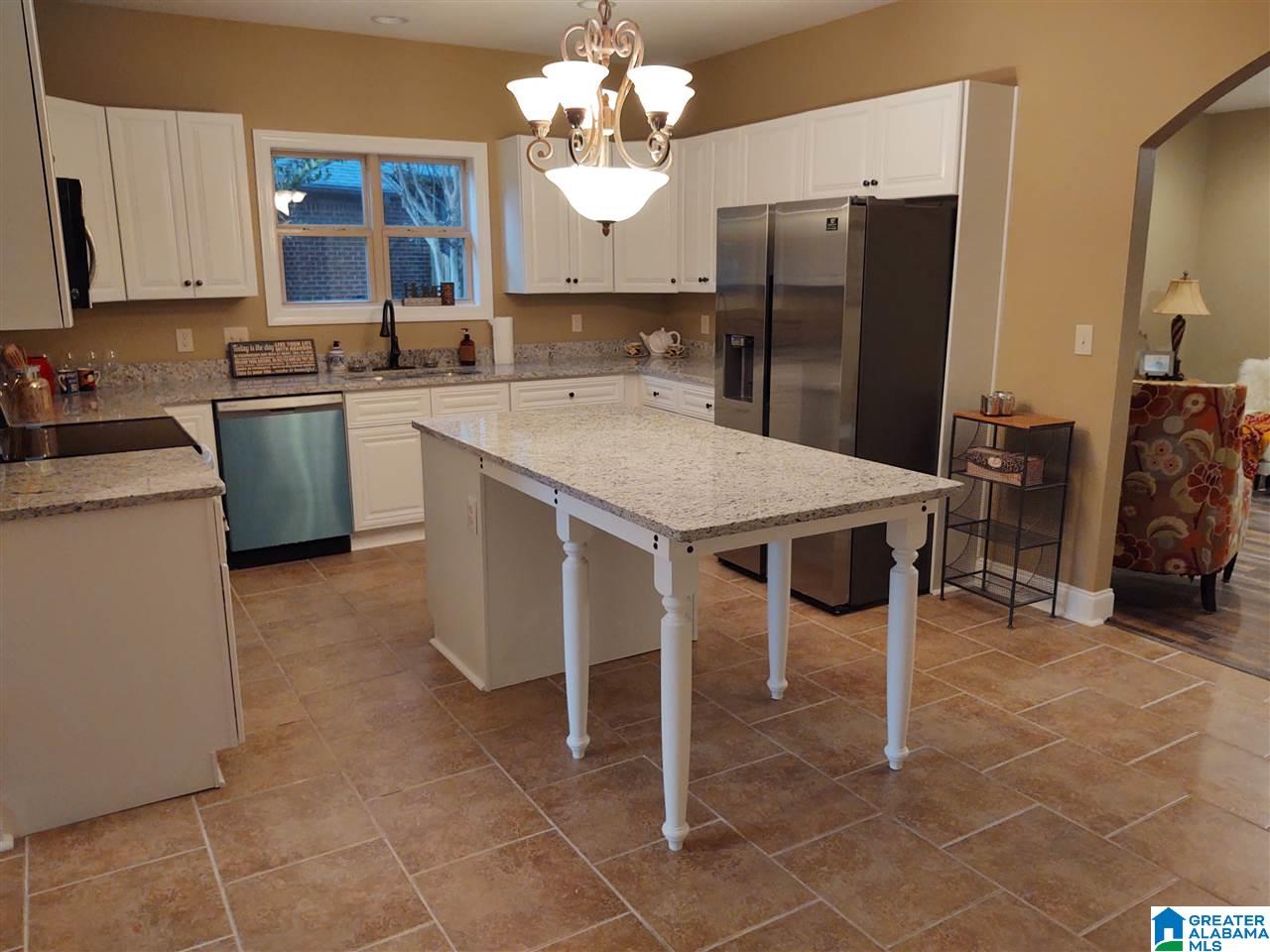 445 Heathersage Road Alabaster, AL 35114 - Photo 8 of 50
