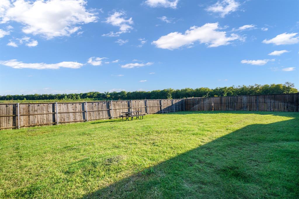653 Bunker Hill Road Houston, TX 77024 - Photo 21 of 36 View of fenced backyard