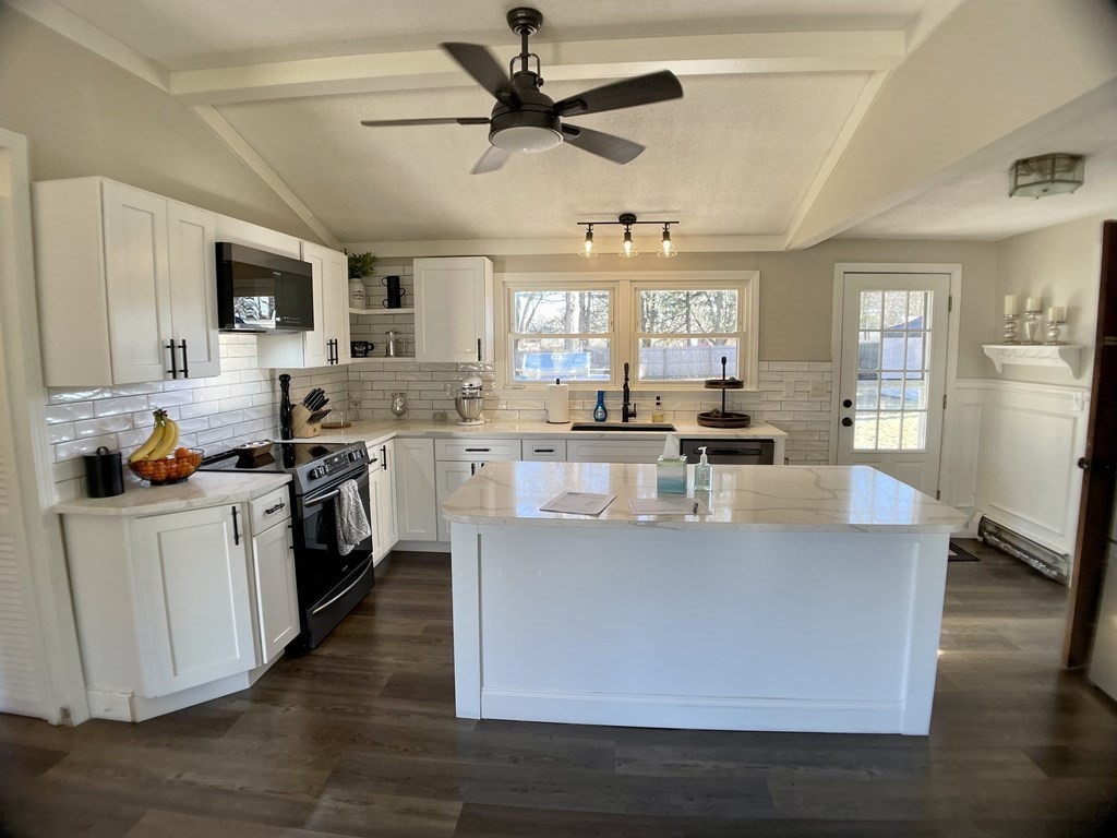 53 Treetop Avenue Springfield, MA 01118 - Photo 3 of 5