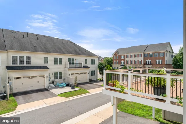 $3,642 | 42524 Rowderbury Square, Chantilly, VA 20152