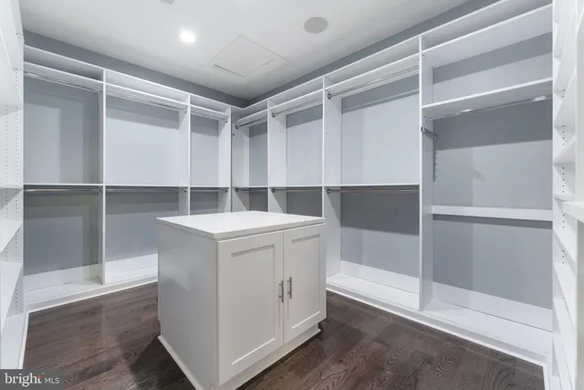 $3,642 | 42524 Rowderbury Square, Chantilly, VA 20152