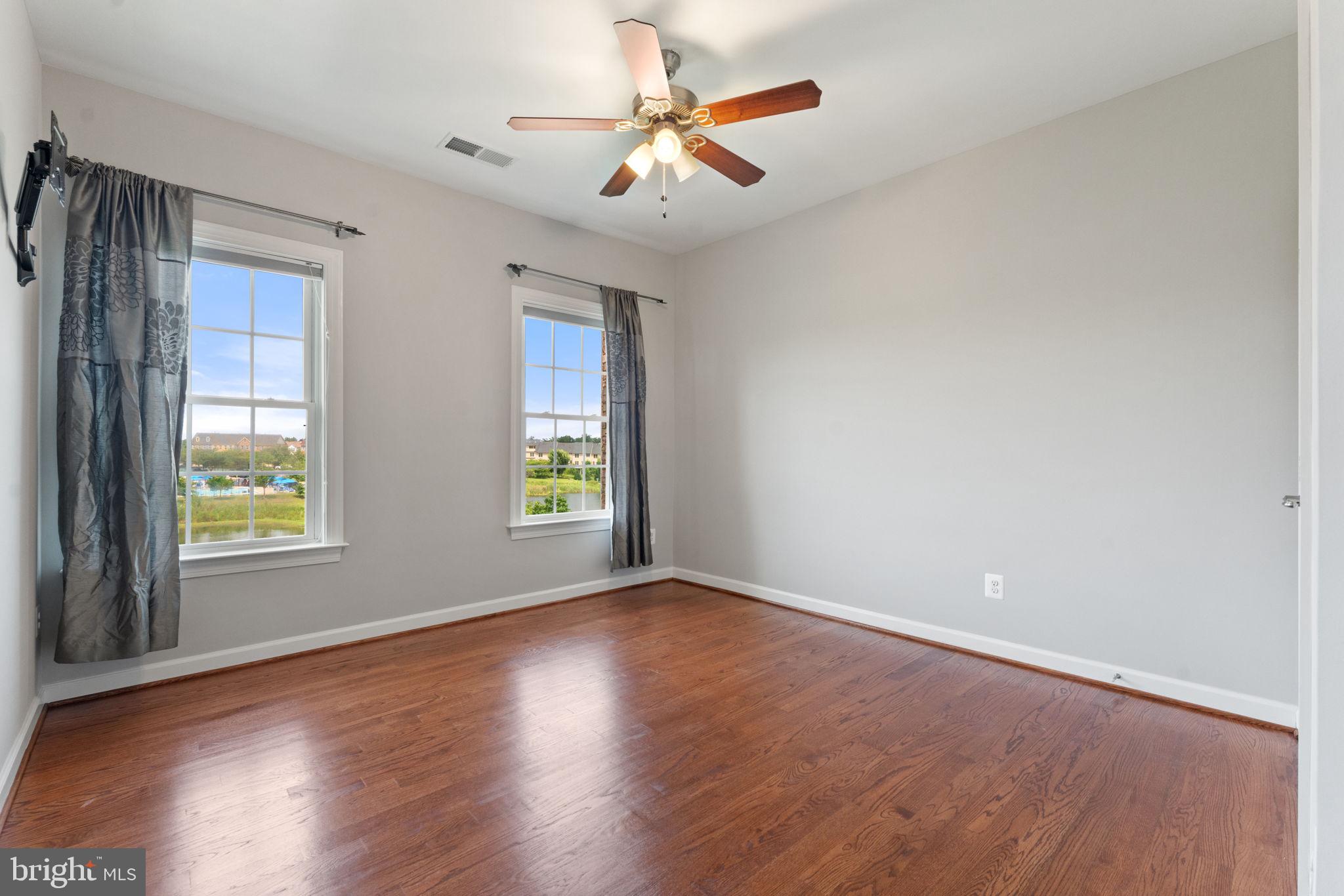42524 Rowderbury Square Chantilly, VA 20152 - Photo 64 of 73 an empty room with windows and a ceiling fan