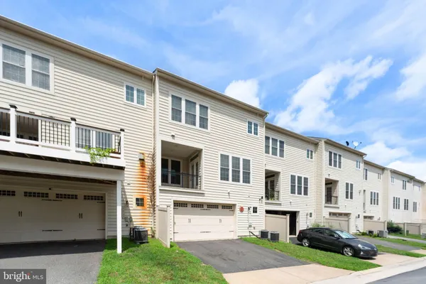 $3,542 | 42524 Rowderbury Square, Chantilly, VA 20152