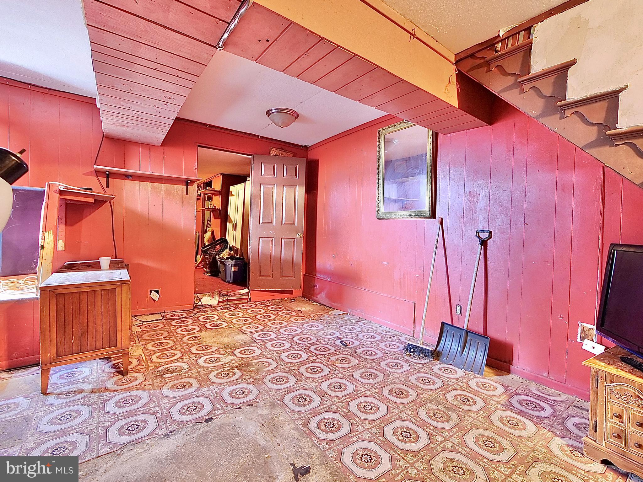 5600 Miriam Road Philadelphia, PA 19124 - Photo 7 of 19 Basement front room