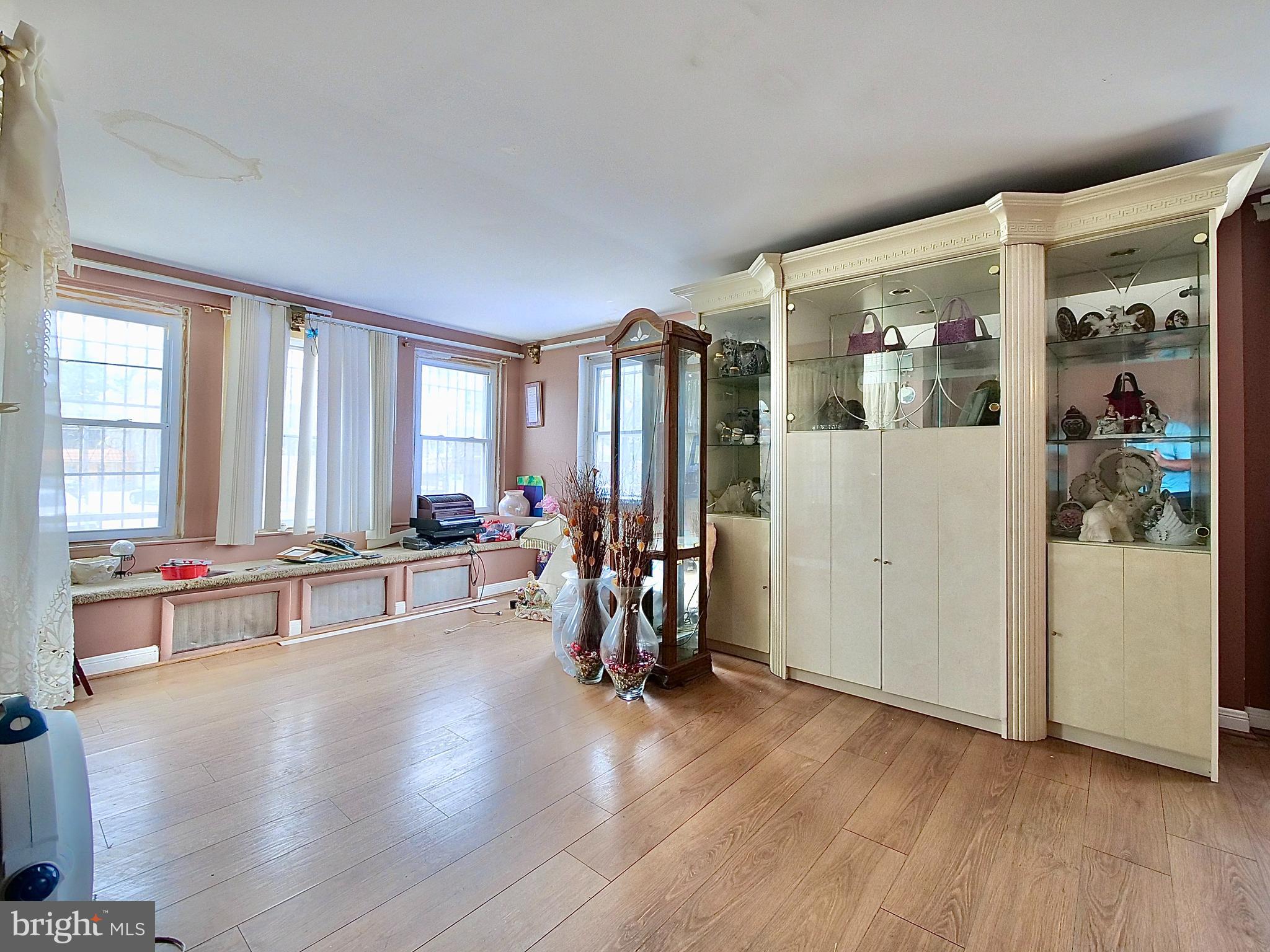 5600 Miriam Road Philadelphia, PA 19124 - Photo 8 of 19 Living room