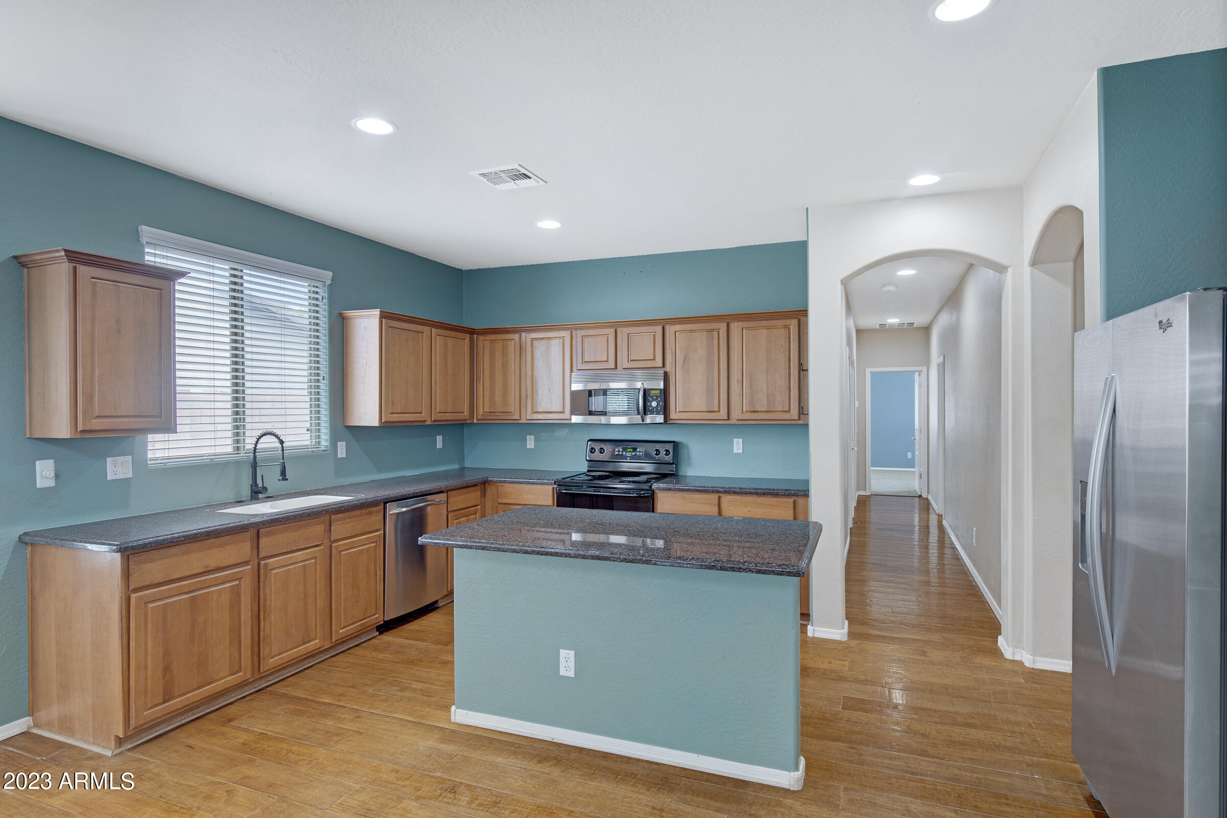 14261 West Wethersfield Road Surprise, AZ 85379 - Photo 8 of 32 Kitchen