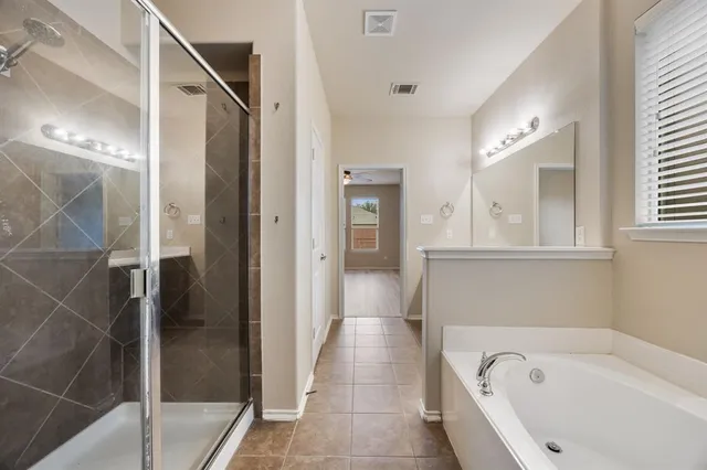 $2,400 | 2028 Carriage Road, Heartland, TX 75126