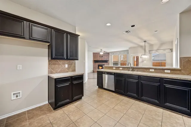 $2,400 | 2028 Carriage Road, Heartland, TX 75126