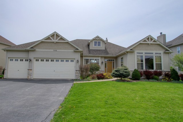 792 Ridgeview Lane Sugar Grove, IL 60554 - Photo 1 of 29 a view of a house with garden