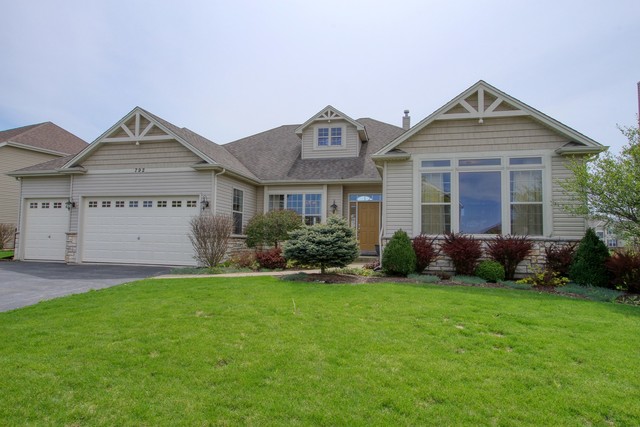 792 Ridgeview Lane Sugar Grove, IL 60554 - Photo 2 of 29 a front view of a house with a yard and garage