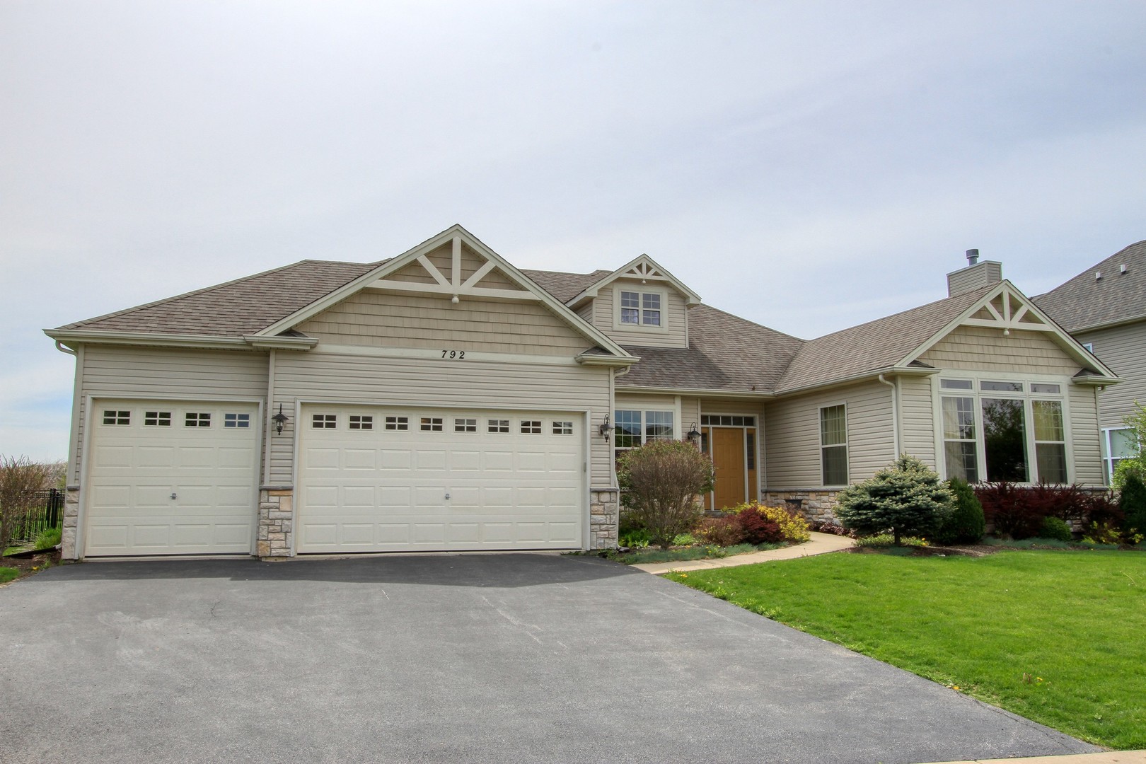792 Ridgeview Lane Sugar Grove, IL 60554 - Photo 3 of 29 a view of front of house with garage