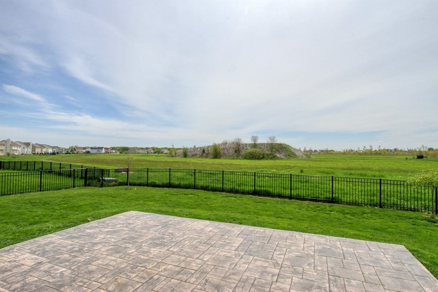 792 Ridgeview Lane Sugar Grove, IL 60554 - Photo 27 of 29 a view of a grassy field