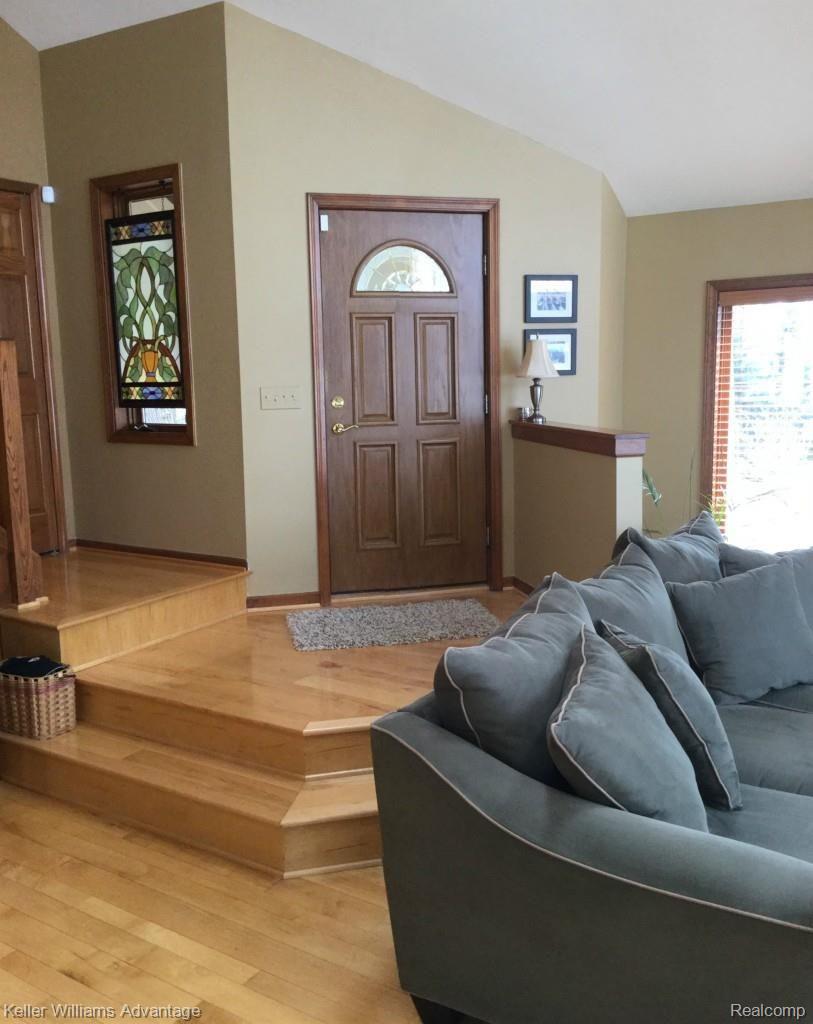 2373 Ridge Road White Lake, MI 48383 - Photo 7 of 43 Entry to main level