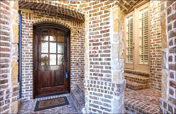 a view of entryway with a front door
