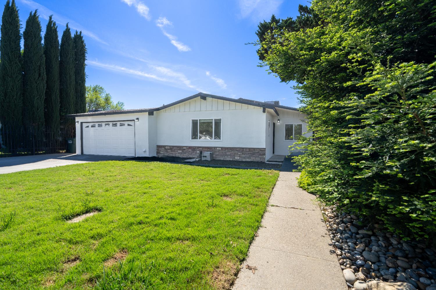 1570 East 26th Street Merced, CA 95340 - Photo 3 of 23