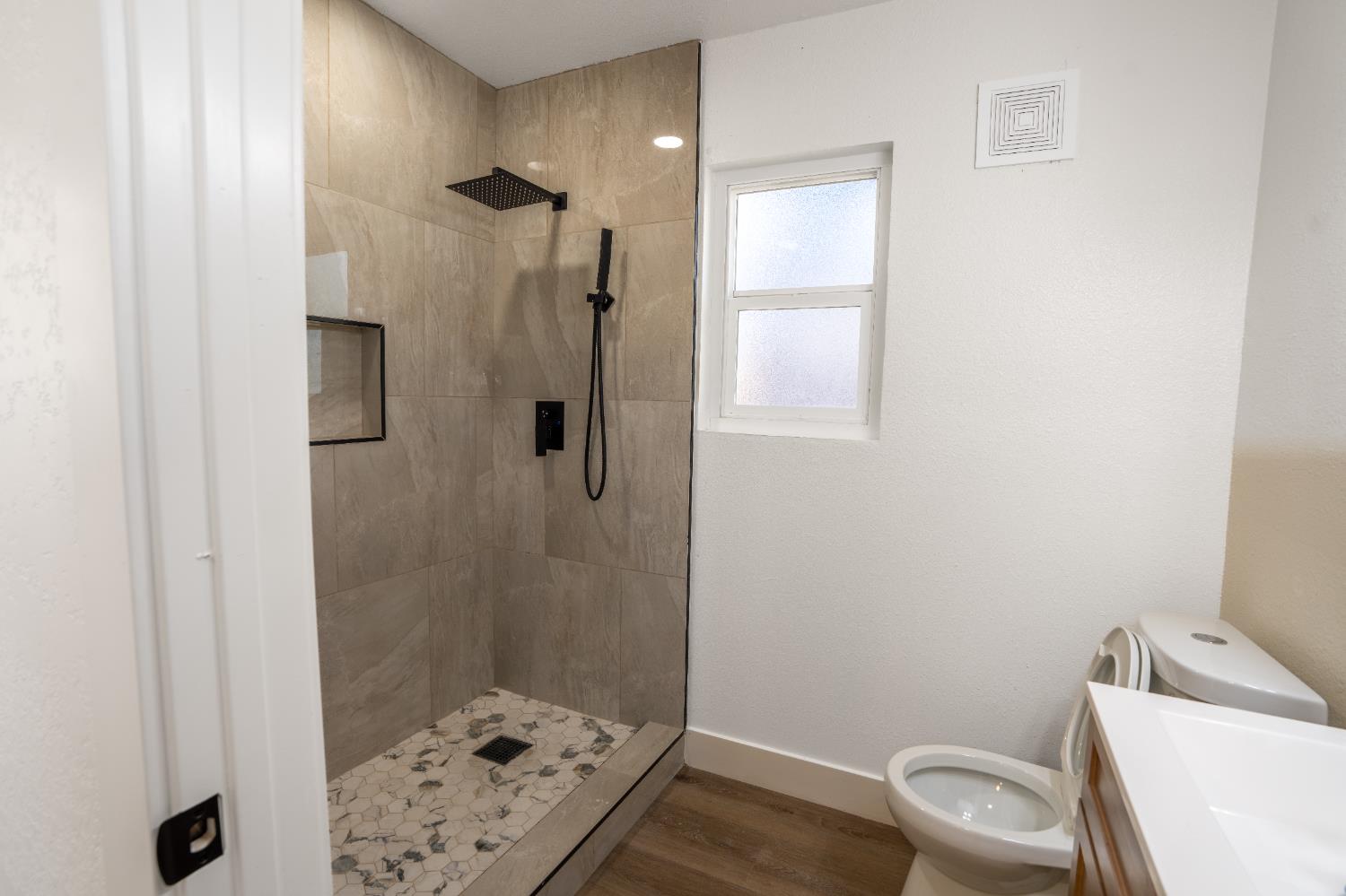 1570 East 26th Street Merced, CA 95340 - Photo 7 of 23