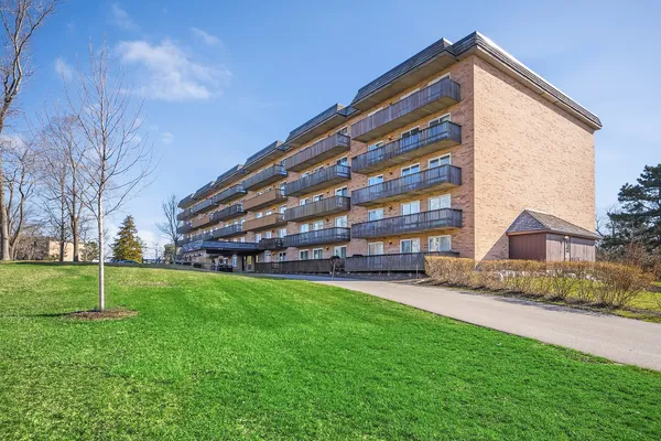 $220,000 | 8025 Woodglen Lane, Unit 207, Downers Grove, IL 60516