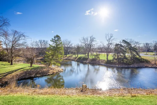 $220,000 | 8025 Woodglen Lane, Unit 207, Downers Grove, IL 60516