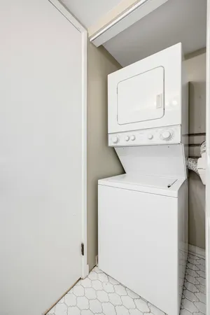 $220,000 | 8025 Woodglen Lane, Unit 207, Downers Grove, IL 60516