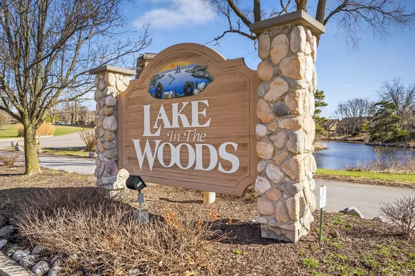 $220,000 | 8025 Woodglen Lane, Unit 207, Downers Grove, IL 60516