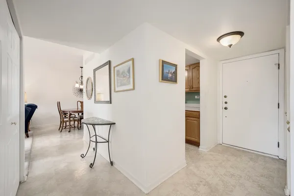 $220,000 | 8025 Woodglen Lane, Unit 207, Downers Grove, IL 60516