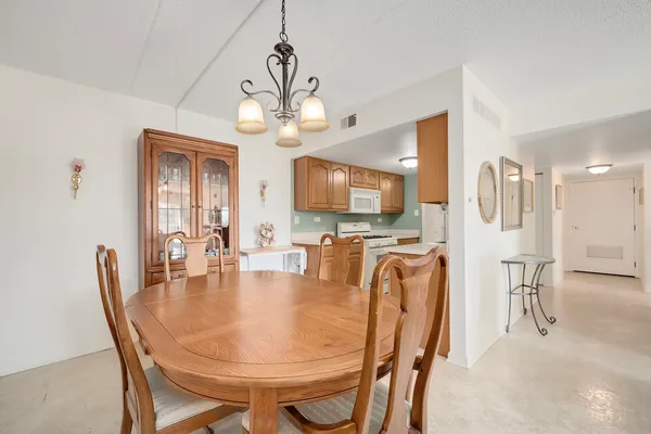 $220,000 | 8025 Woodglen Lane, Unit 207, Downers Grove, IL 60516