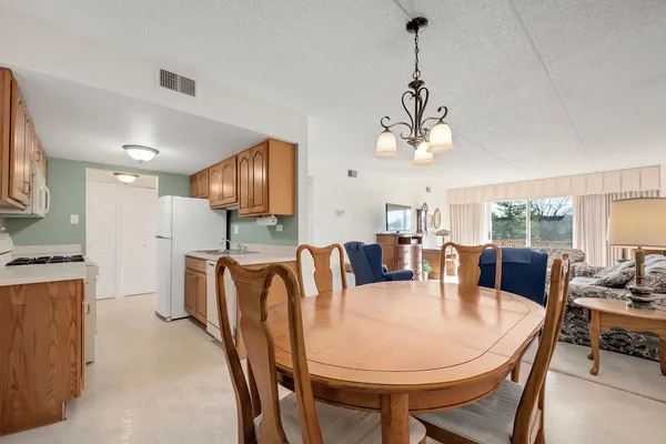 $220,000 | 8025 Woodglen Lane, Unit 207, Downers Grove, IL 60516